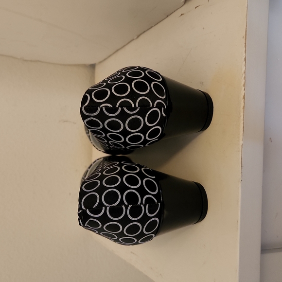 ♤ Jessica Simpson Black & White Wedges - Picture 4 of 6